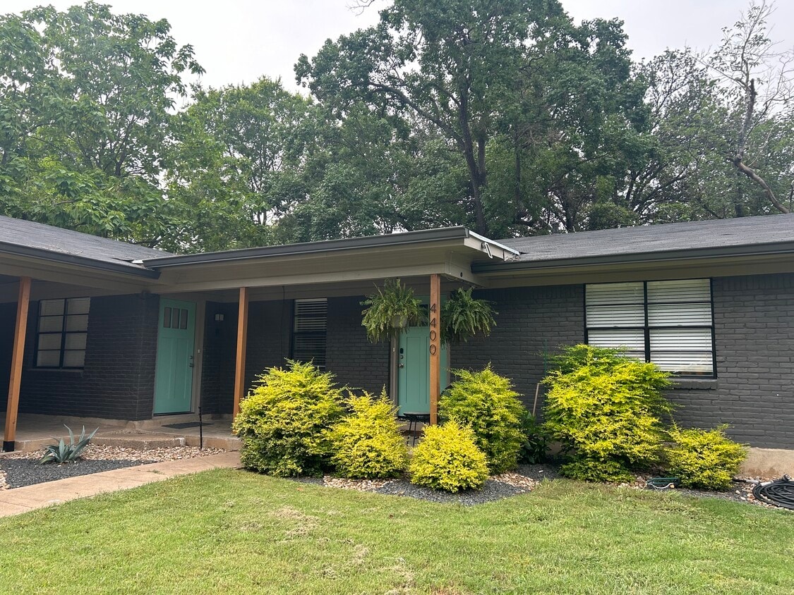 Front yard - 4400 Shallowbrook Trl (Austin, TX)