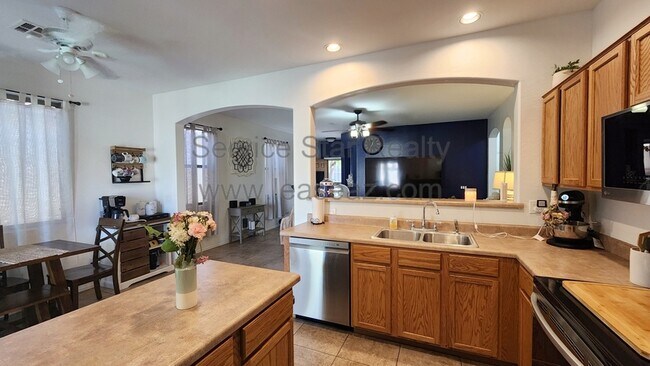 Building Photo - 44152 W Cydnee Dr