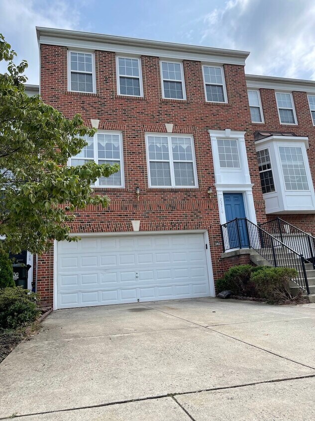 Foto principal - 22710 Lamoreaux Landing Square