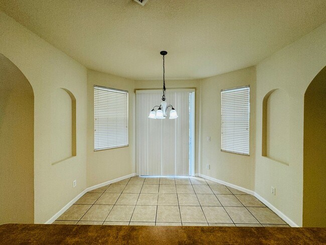 Foto del edificio - Stunning 4 Bedroom, 4 Bathroom Spacious PO...