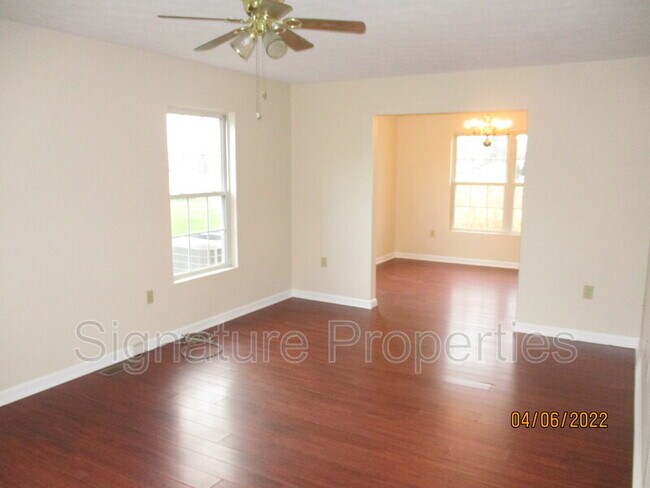 Foto del edificio - 554 Edwardian Ln