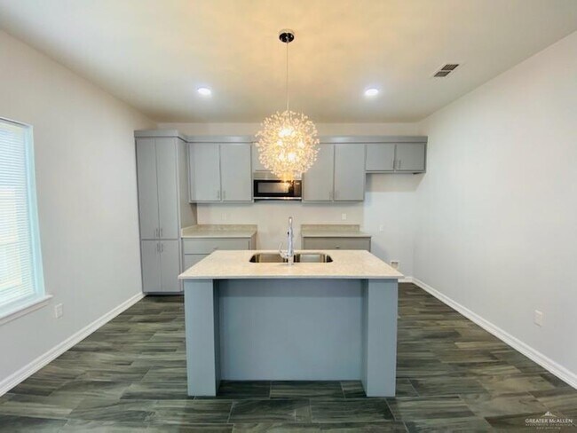 Building Photo - 3924 Las Vistas Ln