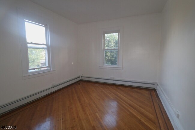 Building Photo - 176 Shephard Ave