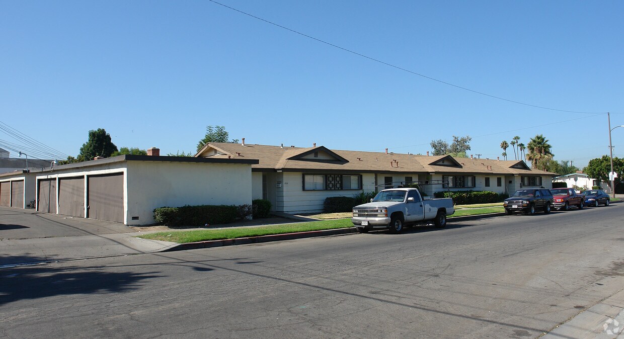 Primary Photo - 1826-1842 W Maple Ave