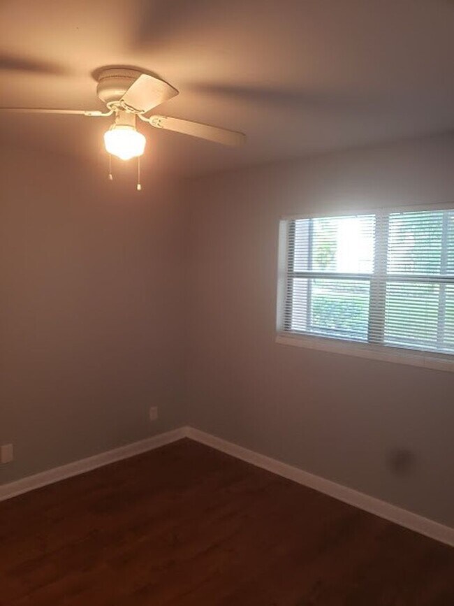 Foto del edificio - COMING SOON! 1 BED 1 BATH IN THE HEART OF SUNRISE