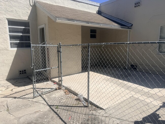 Foto del edificio - 504 El Prado