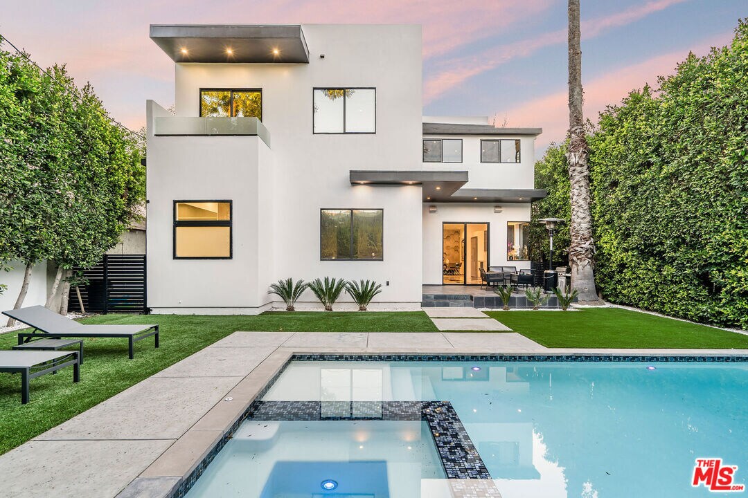Foto principal - 4540 Sylmar Ave