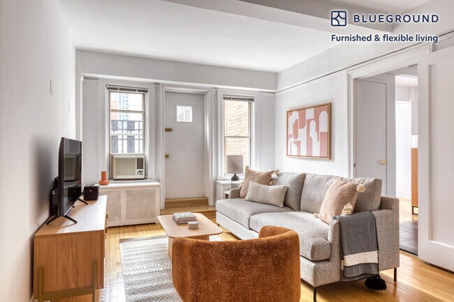 Building Photo - 150 E 39th St