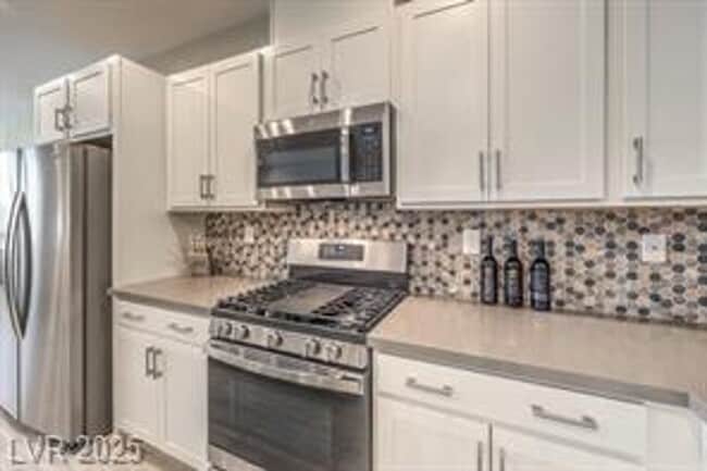 Building Photo - Beautiful Taylor Morrison 3BD/3BA townhome with 2-car garage in sought-after Summerlin West