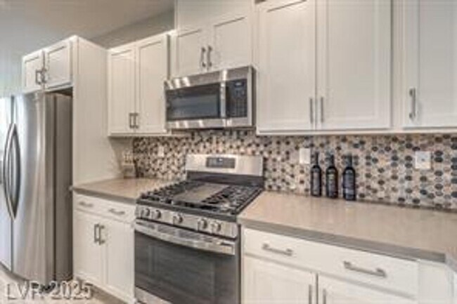 Foto del edificio - Beautiful Taylor Morrison 3BD/3BA townhome with 2-car garage in sought-after Summerlin West