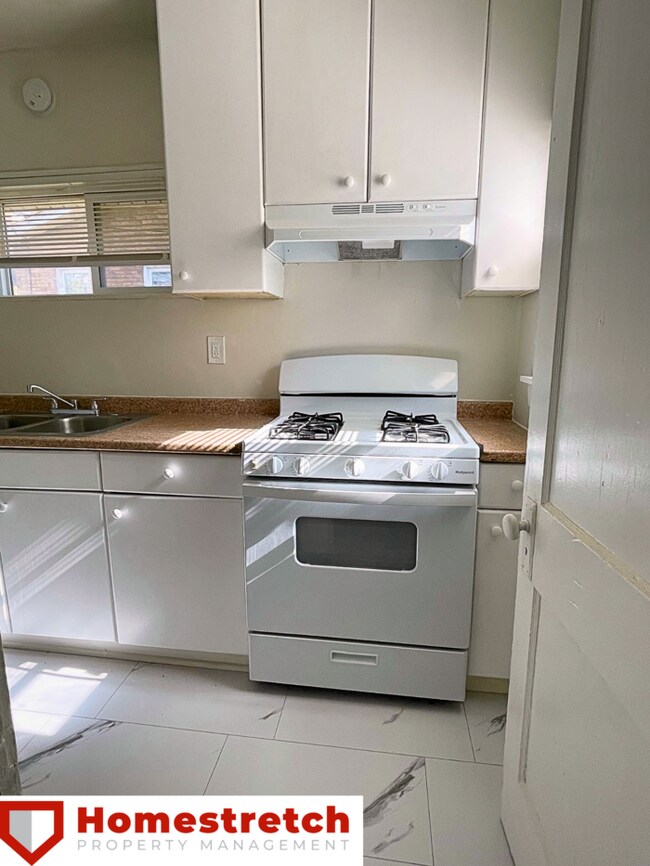 Foto del edificio - 8216 Albin Ave