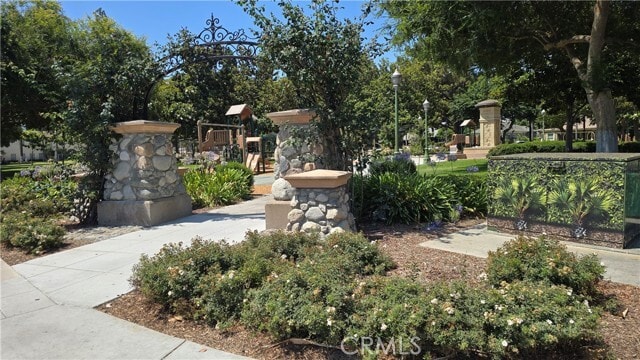 Building Photo - 309 E Cypress St