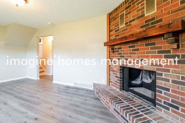 Building Photo - Charming 3 Bedroom, 2.5 Bath Home in Sharo...