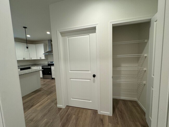 Foto del edificio - 3-bedroom, 3-bathroom South Fargo Family H...