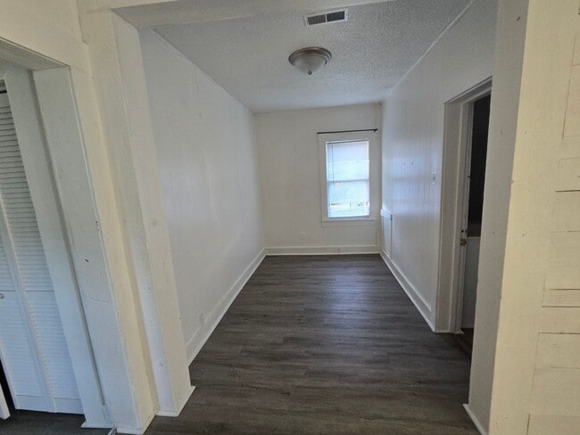 Foto del edificio - Adorable 3 bed 1 bath house! Spacious unit!