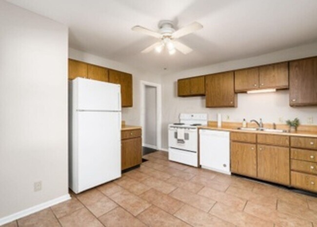 Building Photo - 5593-5595 Indianola Avenue