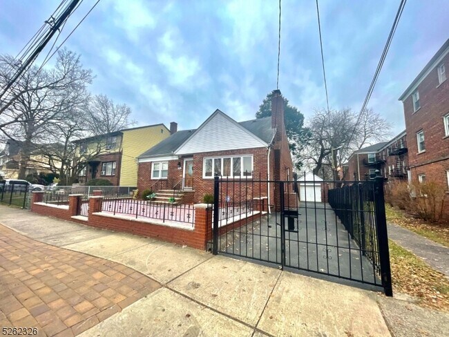 Building Photo - 344 Montclair Ave