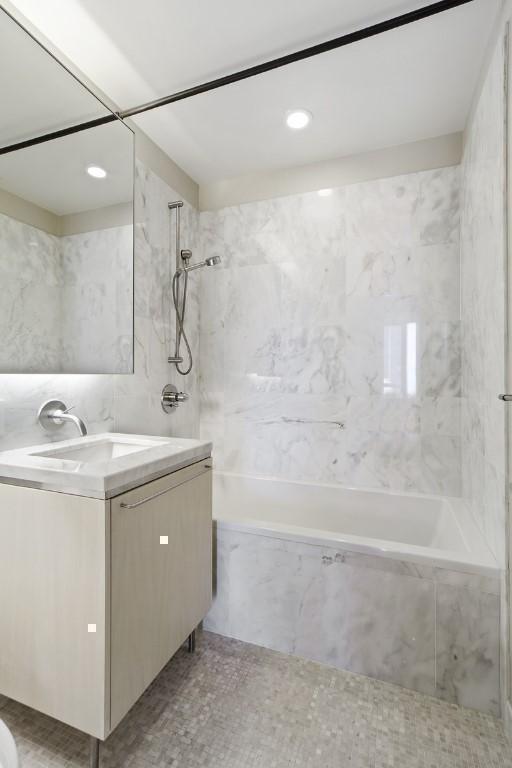 Building Photo - 200 Chambers St