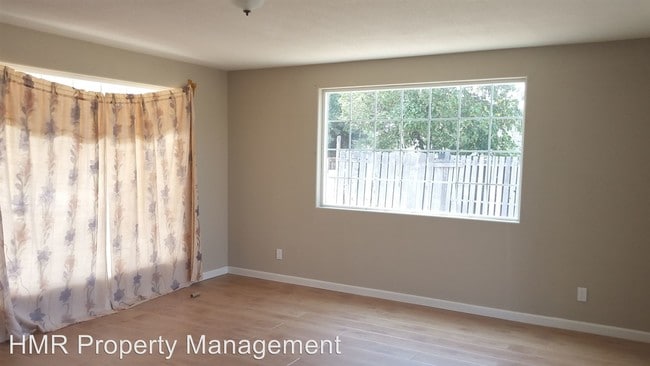 Building Photo - 3 br, 1 bath House - 9820 Hemlock Ave