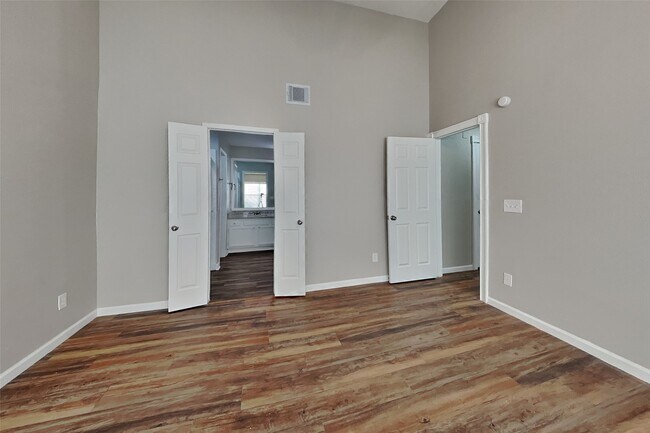 Building Photo - 9211 Wandsworth Dr