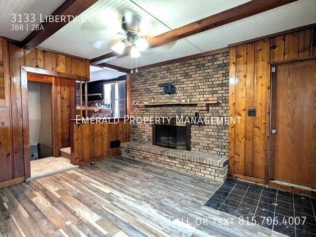 Foto del edificio - 3133 Liberty Dr