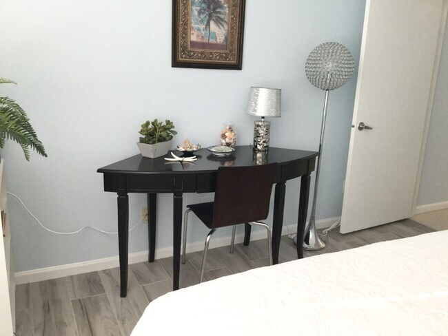 Building Photo - ** SHORT TERM OR SEASONAL ** ENCLAVE - CLOSE TO BEACHES - RESORT STYLE AMENITIES