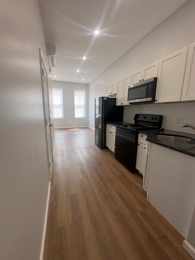 Foto del edificio - 1211 W Cambria St 1 St floor apartment