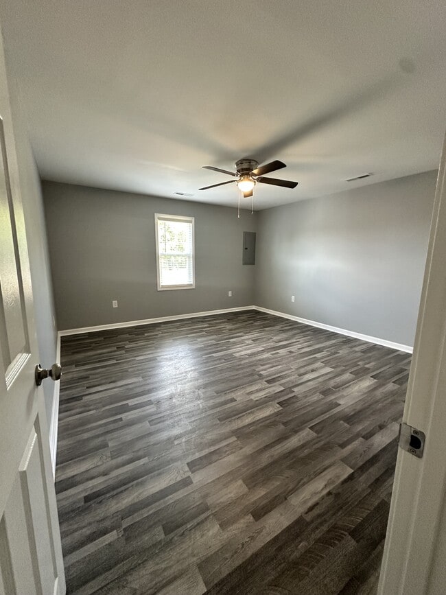 Foto del edificio - 208 E 17th St