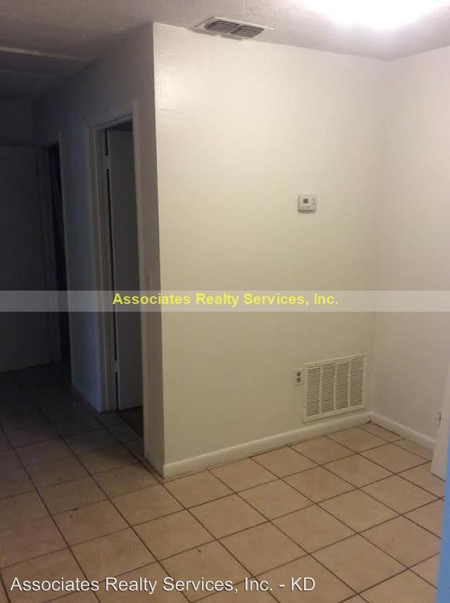 Building Photo - 6108 SW 9th Pl