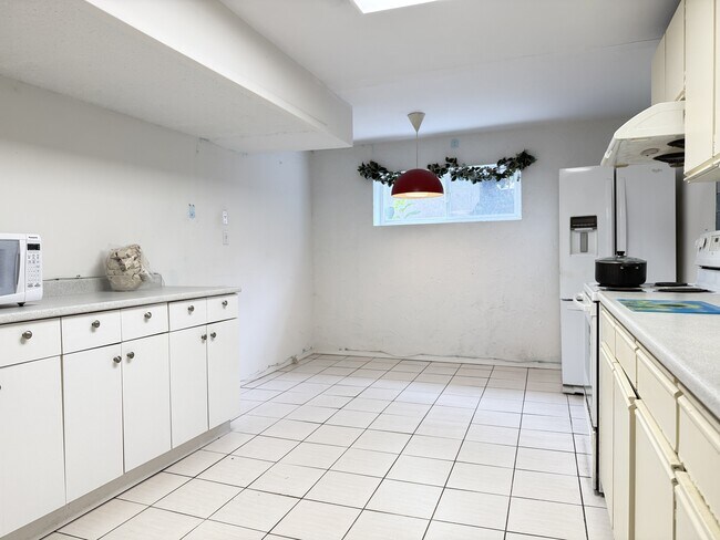 Photo du bâtiment - 8655 Gilley Ave
