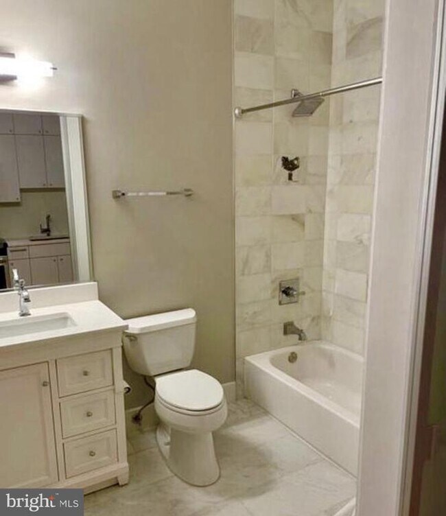 Foto del edificio - 1211 G St SE