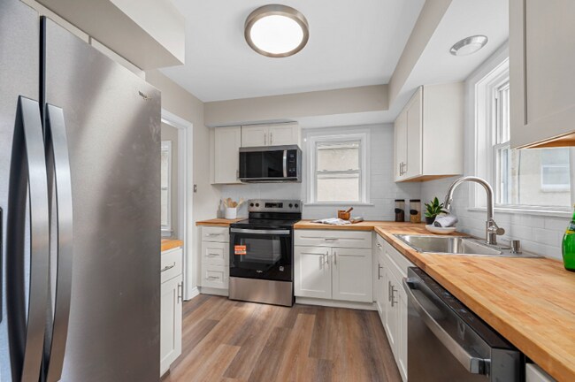 Foto del edificio - 10310 Lackland Rd