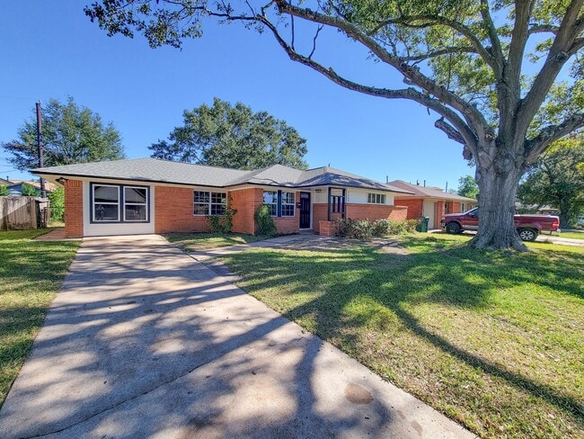 Building Photo - BEAUTIFUL REMODELED BRICK 4 BEDROOCK 2 BATH LEASE HOME IN PASADENA, TEXAS. BRAND NEW PEX PLUMBLIN...