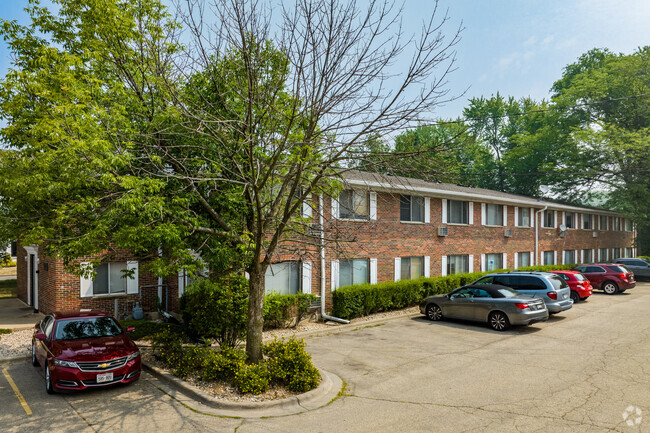 Building Photo - Colonial Apartments