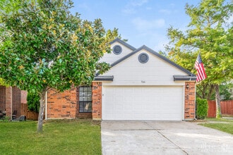 Building Photo - 906 Sylvan Creek Dr