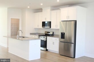 Building Photo - 139 Heyford Dr
