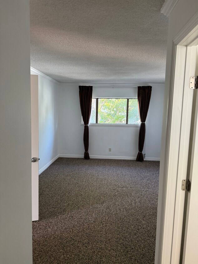 Foto principal - 5000 S Centinela Ave