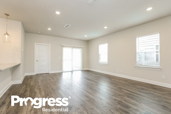 Foto del edificio - 2432 Elmcroft Ave
