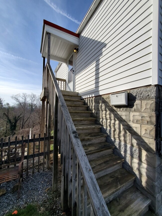 Building Photo - 134 Westwood Dr