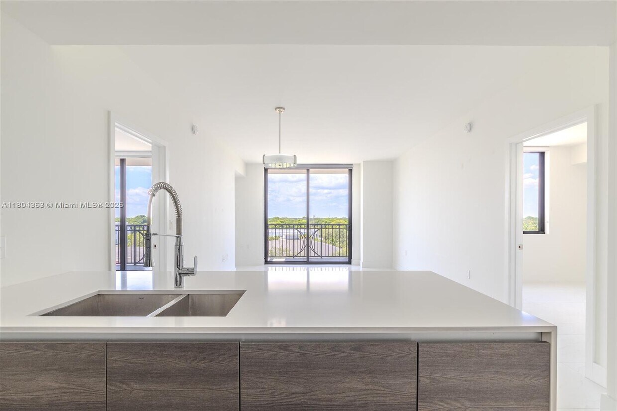 Foto principal - 301 Altara Ave
