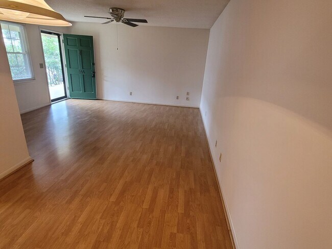 Foto del edificio - 544 Wimbledon Ct