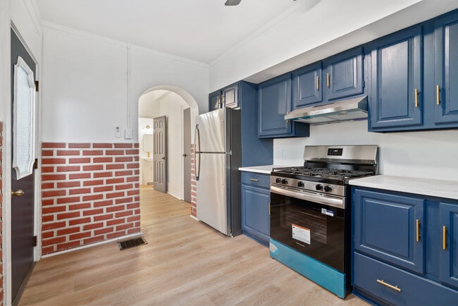 Building Photo - 4417 Davison St