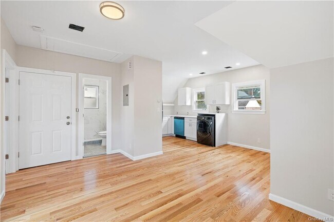 Building Photo - 18 Linden Pl