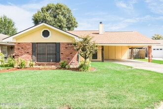 Building Photo - 215 Sleepy Hollow Dr