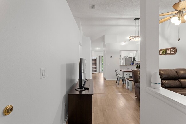 Building Photo - 128 Reserve Cir