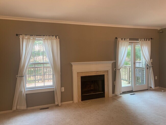 Foto del edificio - Coming Soon - Lovely Three Level Updated Townhouse!