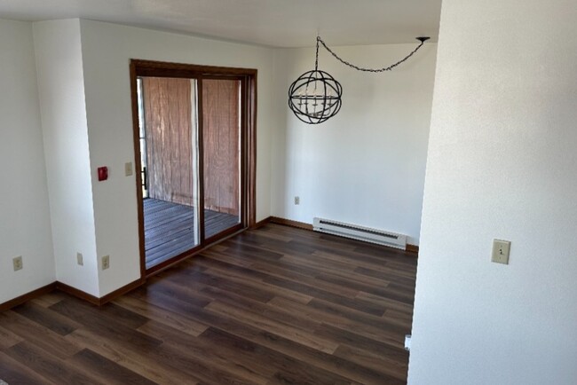 Comedor de apartamento de 2 habitaciones - Dock Side Apartments