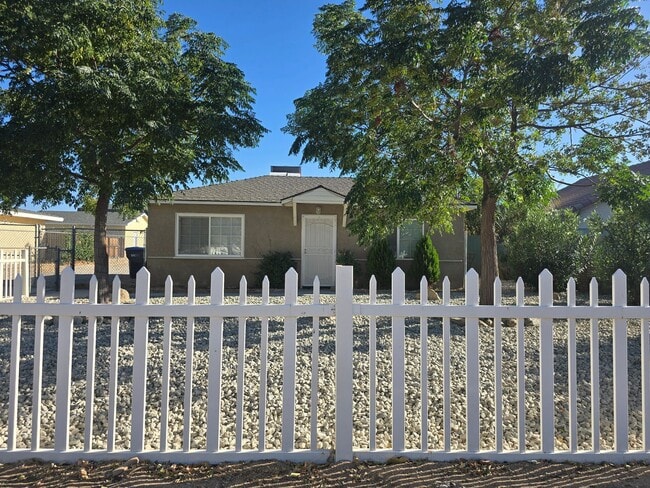 Building Photo - 4124 W Ave L 6