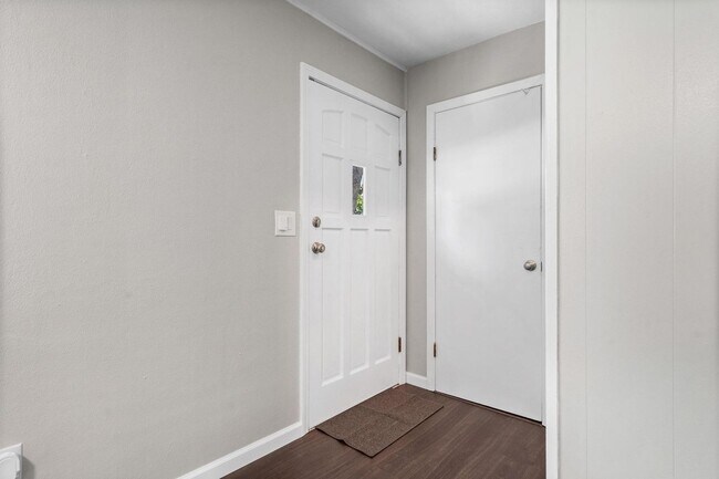Foto del edificio - Charming 4-Bedroom Home in Desirable Neigh...