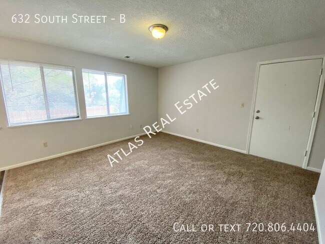 Building Photo - Lower Level 2 Bedroom, 1 Bath Apartment wi...